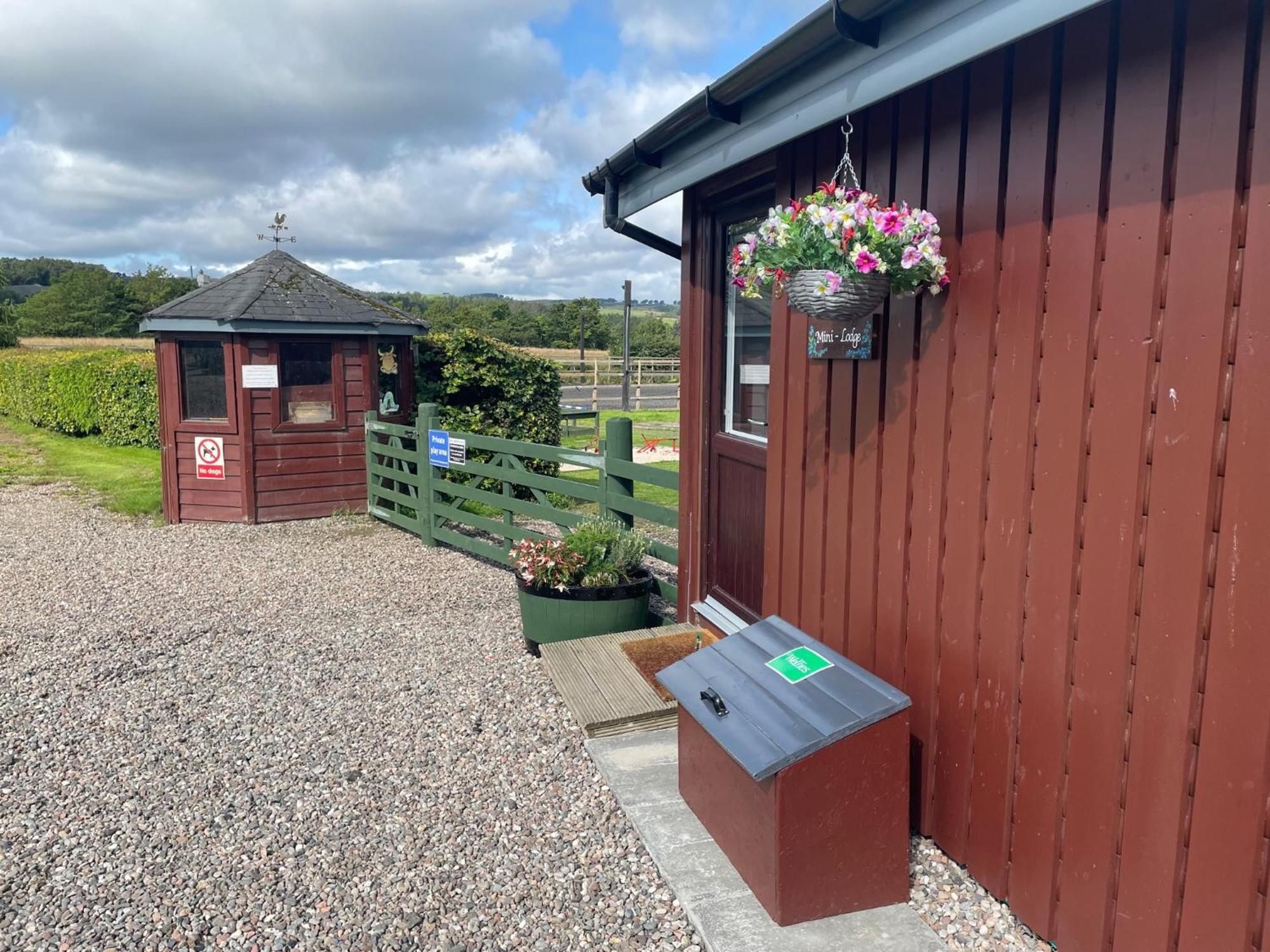 Wellsfield Farm Holiday Lodges Stirling Exterior foto